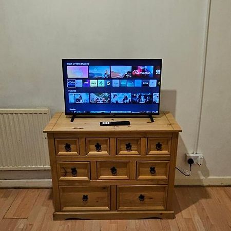 No Frills & Nothing Fancy 1 Bed Studio City Centre 卡迪夫 外观 照片